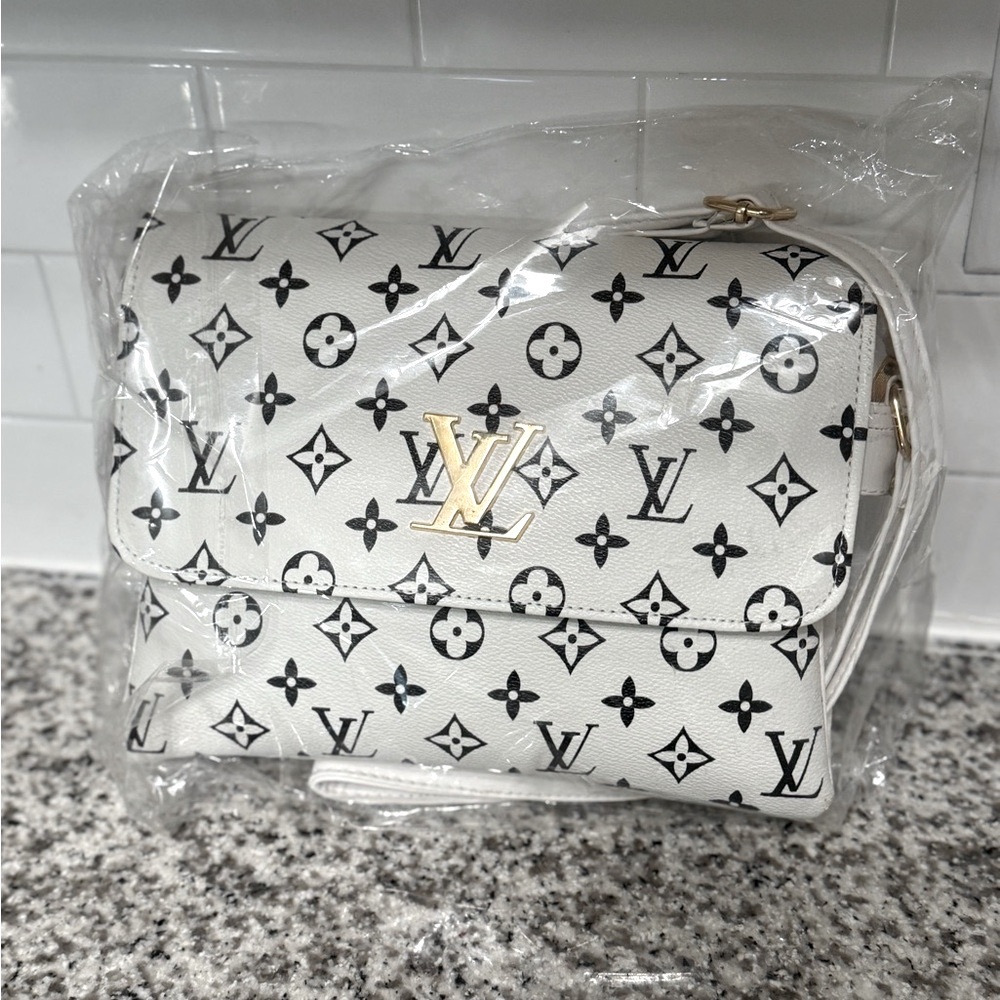 INSPIRED BLACK AND WHITE CROSS BODY BAG PURSE